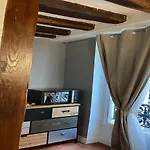 Daire Elegant Retreat By Le Marais Paris