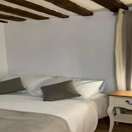 Apartment Elegant Retreat By Le Marais Paris