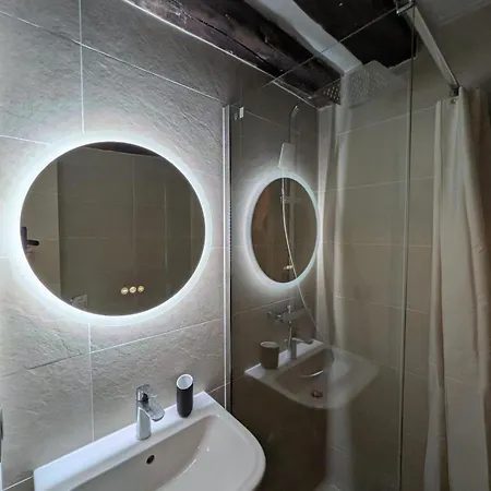 Elegant Retreat By Le Marais