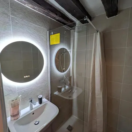 Apartment Elegant Retreat By Le Marais