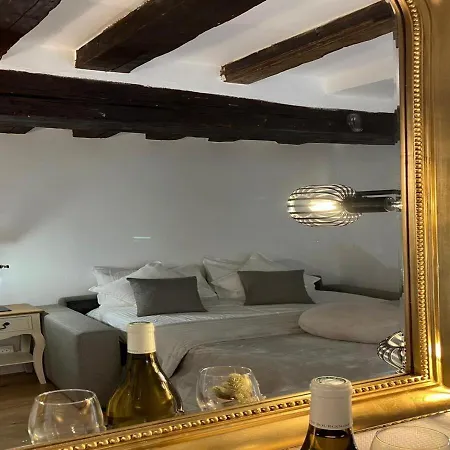 Апартаменты Elegant Retreat By Le Marais Париж