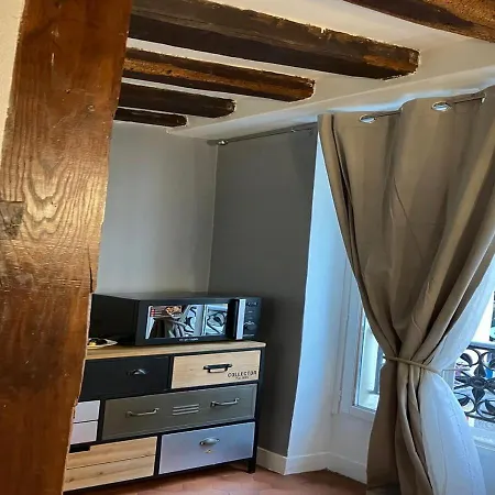 Апартаменты Elegant Retreat By Le Marais Париж